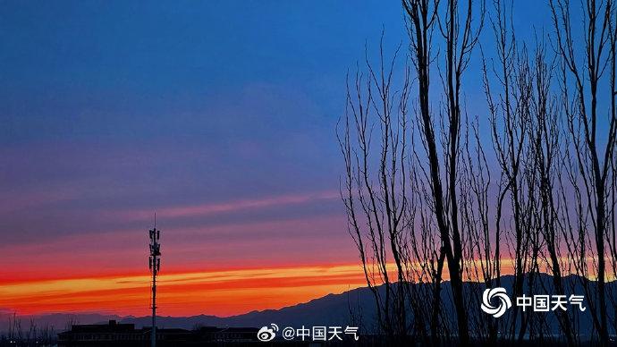 北京七夕\"玫瑰海\"晚霞！北京七夕玫瑰海晚霞，梦幻般的浪漫邂逅！