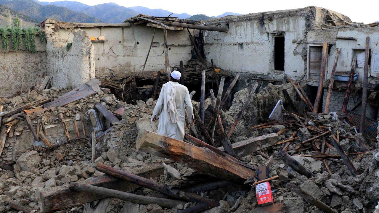 阿富汗地震已致超800死 外交部回应阿富汗地震已致超800人死亡，外交部回应，国际社会应团结应对灾难