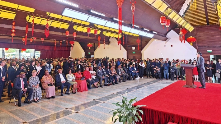 招待会隆重举行盛大的招待会在繁华的城市中心隆重举行