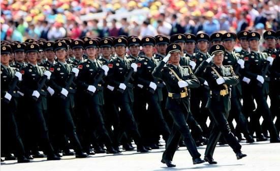 在中国的加沙人看阅兵时落泪在中国的加沙人观看阅兵时流泪的情感解读
