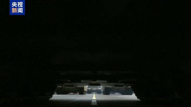 九三阅兵中的钢铁洪流升级了九三阅兵中的钢铁洪流升级了，中国力量的再次展现